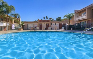 2 beds, 1 bath, 841 sqft, $2,325, Unit 28