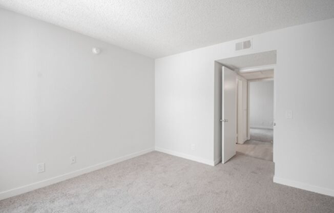 2 beds, 1 bath, $2,195, Unit 9