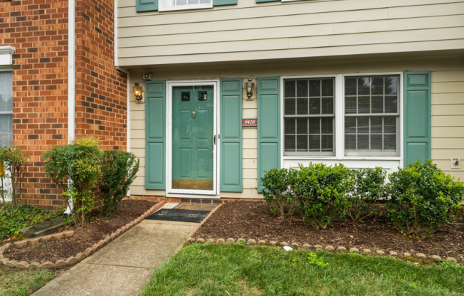 Newly Renovated 3 Bedroom 2.5 Bath Townhome in Laurel Lakes Available NOW!