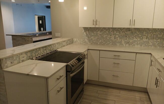 Luxurious 2 bedroom, 2 bathroom condo located in downtown ABQ! ALL utilities included!