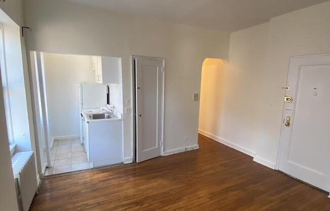 1 bed, 1 bath, $2,900, Unit 5-B