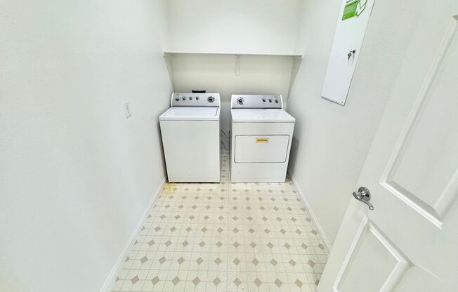BEAUTIFUL 4 BEDROOM HOME IN GUARD GATED COMMUNITY!