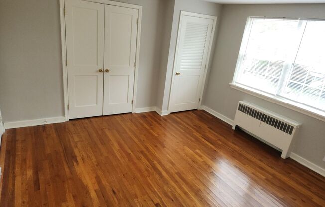 2 beds, 1 bath, 897 sqft, $2,335, Unit E-14