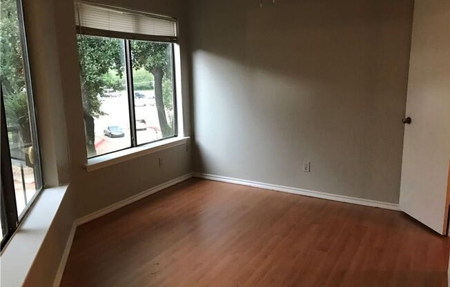 Excellent condo in Walnut with open floor plan!