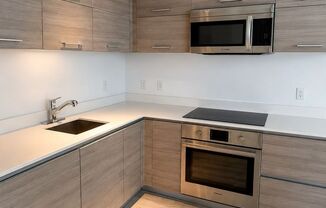 Beautiful 1 bed/1.5 baths + DEN unit at Dua Residences