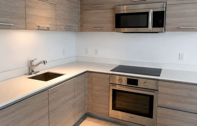 Beautiful 1 bed/1.5 baths + DEN unit at Dua Residences