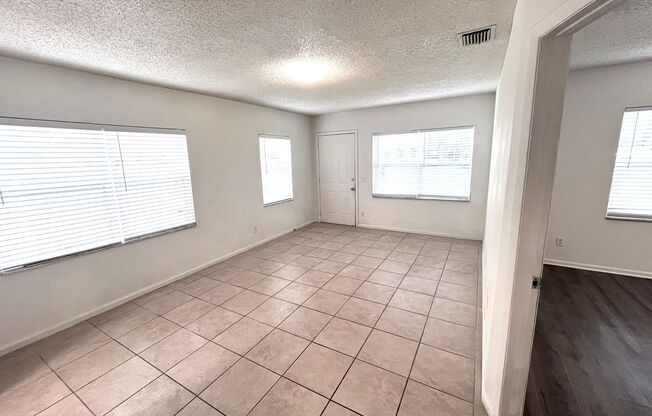 2 beds, 1 bath, $1,595