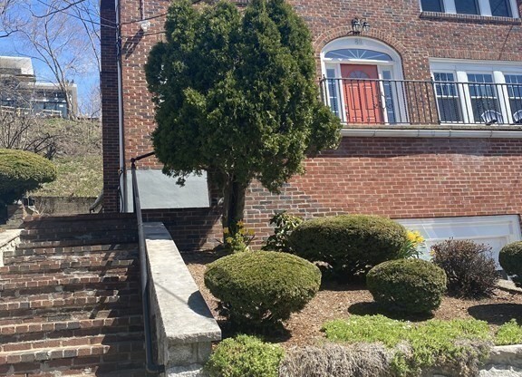 89 Westbourne Ter # 2