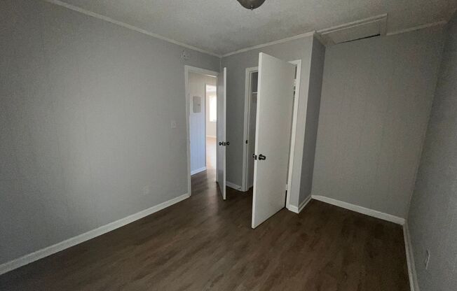 2 beds, 1 bath, $850, Unit #E