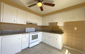 2 beds, 1 bath, $1,699, Unit 07