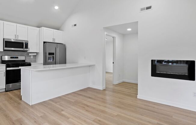 Modern 3-Bed Home Near JBLM with Vaulted Ceilings and Stylish Upgrades
