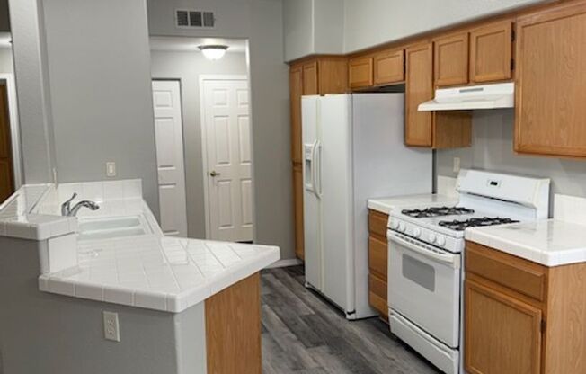 2 beds, 2 baths, $1,400, Unit Unit 2127, Bldg 32