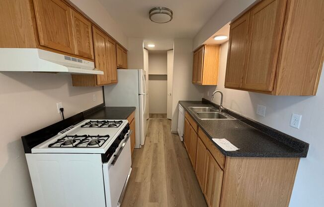 1 bed, 1 bath, $795, Unit 7