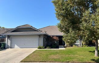 4-bedroom single story home in Turlock!