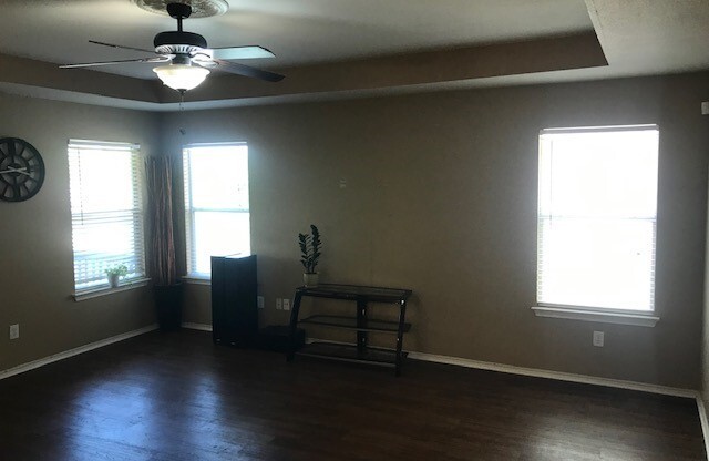 4 beds, 2 baths, $1,999