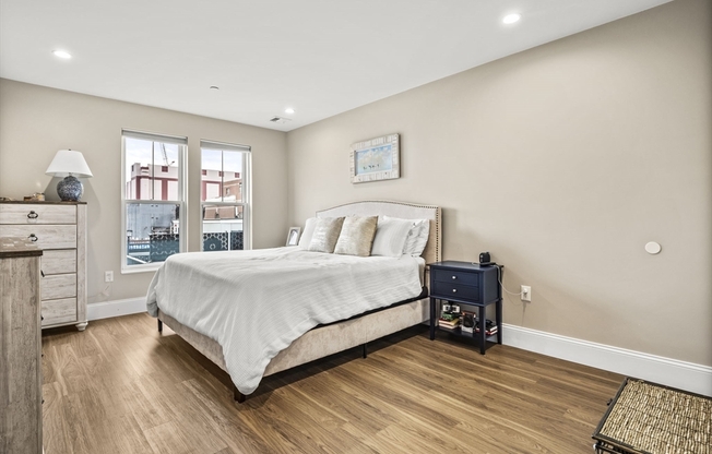 2 beds, 2 baths, 1,300 sqft, $4,650, Unit 14
