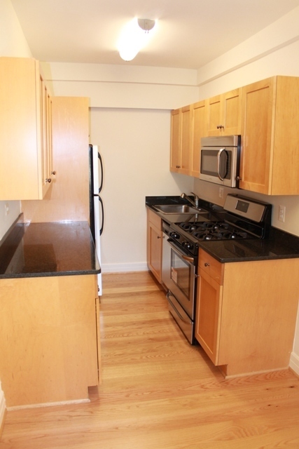 1 bed, 1 bath, 725 sqft, $2,600, Unit 400