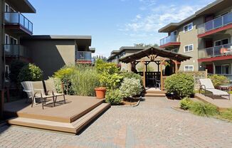 Live in the Heart of Downtown Bellevue – Commodore Apartments