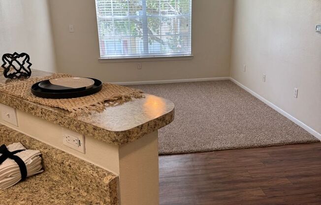 1 bed, 1 bath, 585 sqft, $799