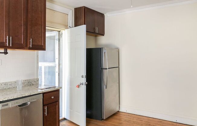 Studio, 1 bath, 355 sqft, $1,375, Unit 1948-3R