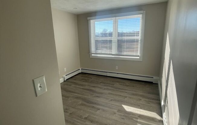 2 beds, 1 bath, 680 sqft, $2,400, Unit 25-28