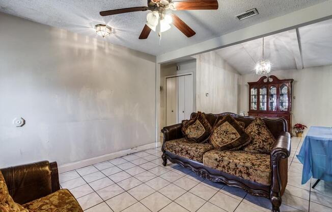 1406 RIDGECREST DR