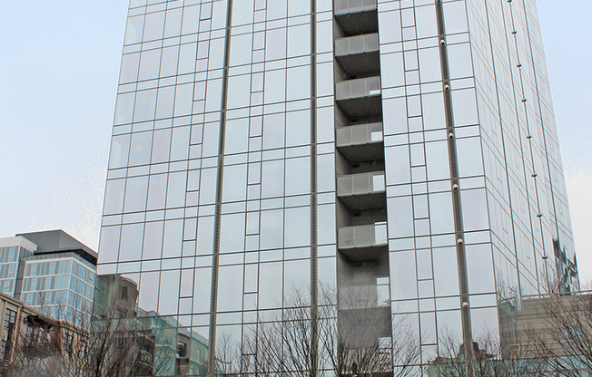 Unrivaled Cosmopolitan Condo w/Breathtaking City & River Views