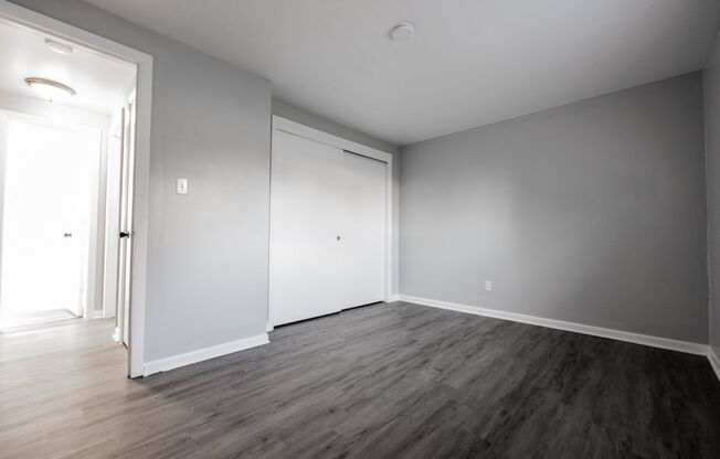 2 beds, 1 bath, 730 sqft, $855, Unit B