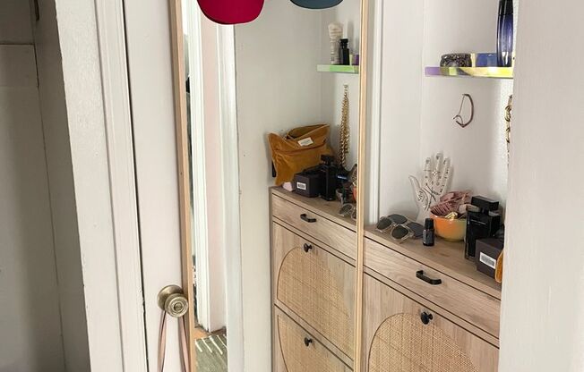 1 bed, 1 bath, 750 sqft, $1,595, Unit 869-4