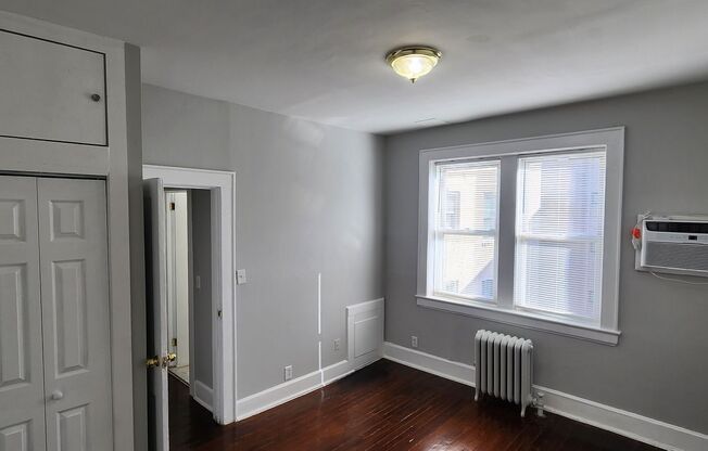 Walk to NYC Train/Restaurants, Heat/HW, Pre-War Charm - Montclair