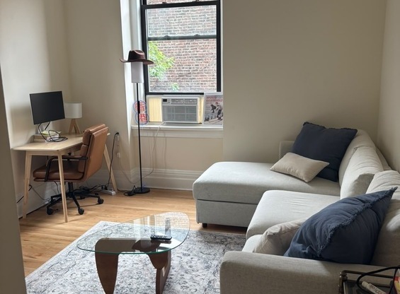 2 beds, 1 bath, $6,500, Unit 4G