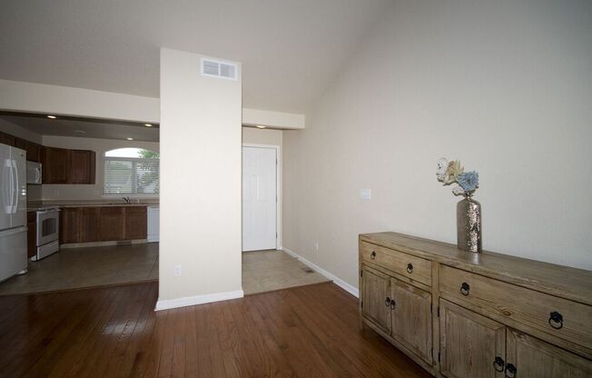 **HOLIDAY MOVE IN SPECIAL**