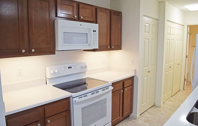 1 bed, 1 bath, 724 sqft, $1,320, Unit 401-9-105