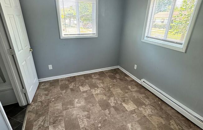 Cozy 3 bed 1.5 bath with Backyard