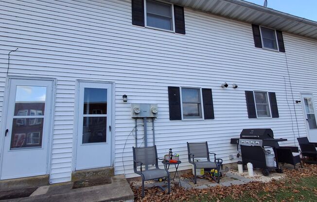 2 beds, 1 bath, $1,275