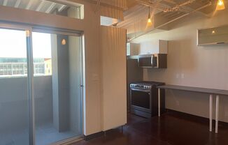 Trendy Loft Living Near The Arts District!