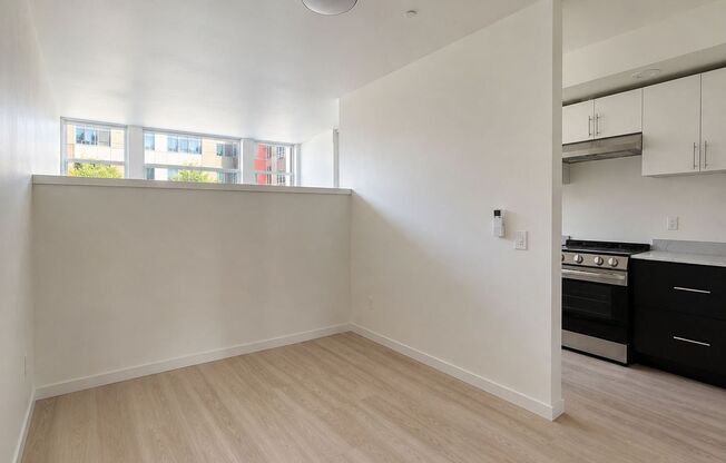 Studio, 1 bath, 422 sqft, $1,595, Unit Unit 02