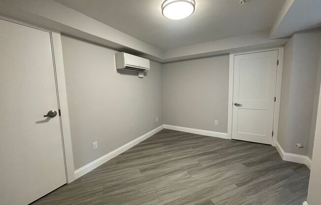 2 beds, 1 bath, 720 sqft, $2,895, Unit 328 Bank #02