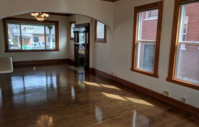 AWESOME 3-BDRM + GARAGE IN DESIRABLE SUNNYSIDE NEIGHBORHOOD!