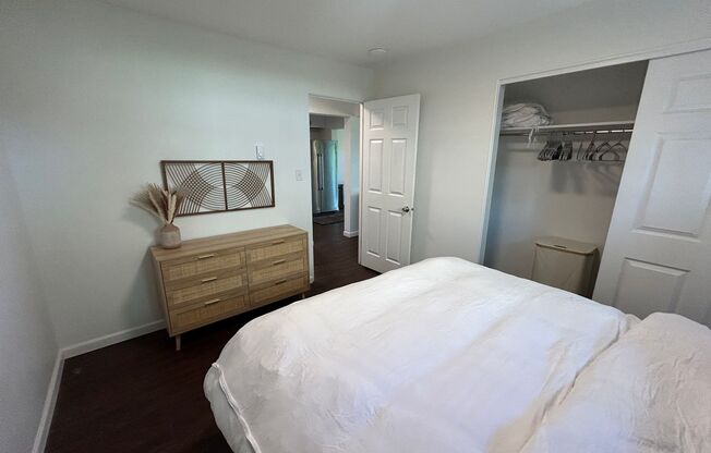 2 beds, 1 bath, $1,695, Unit Unit 4