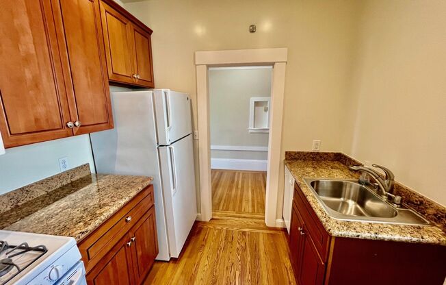 Studio, 1 bath, $2,400, Unit 6