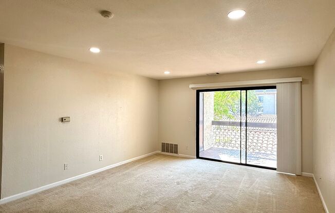 COMING SOON! $2850 / 2 BR - GORGEOUS REMODELED CONDO IN CENTRAL NEWARK