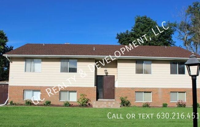 1044 S YORK RD