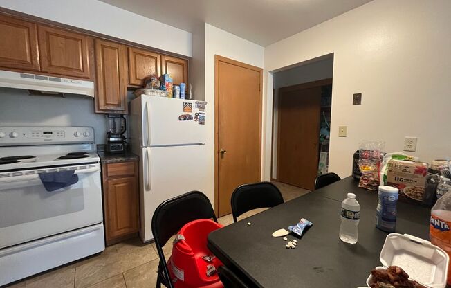 1 bed, 1 bath, $1,015, Unit 6