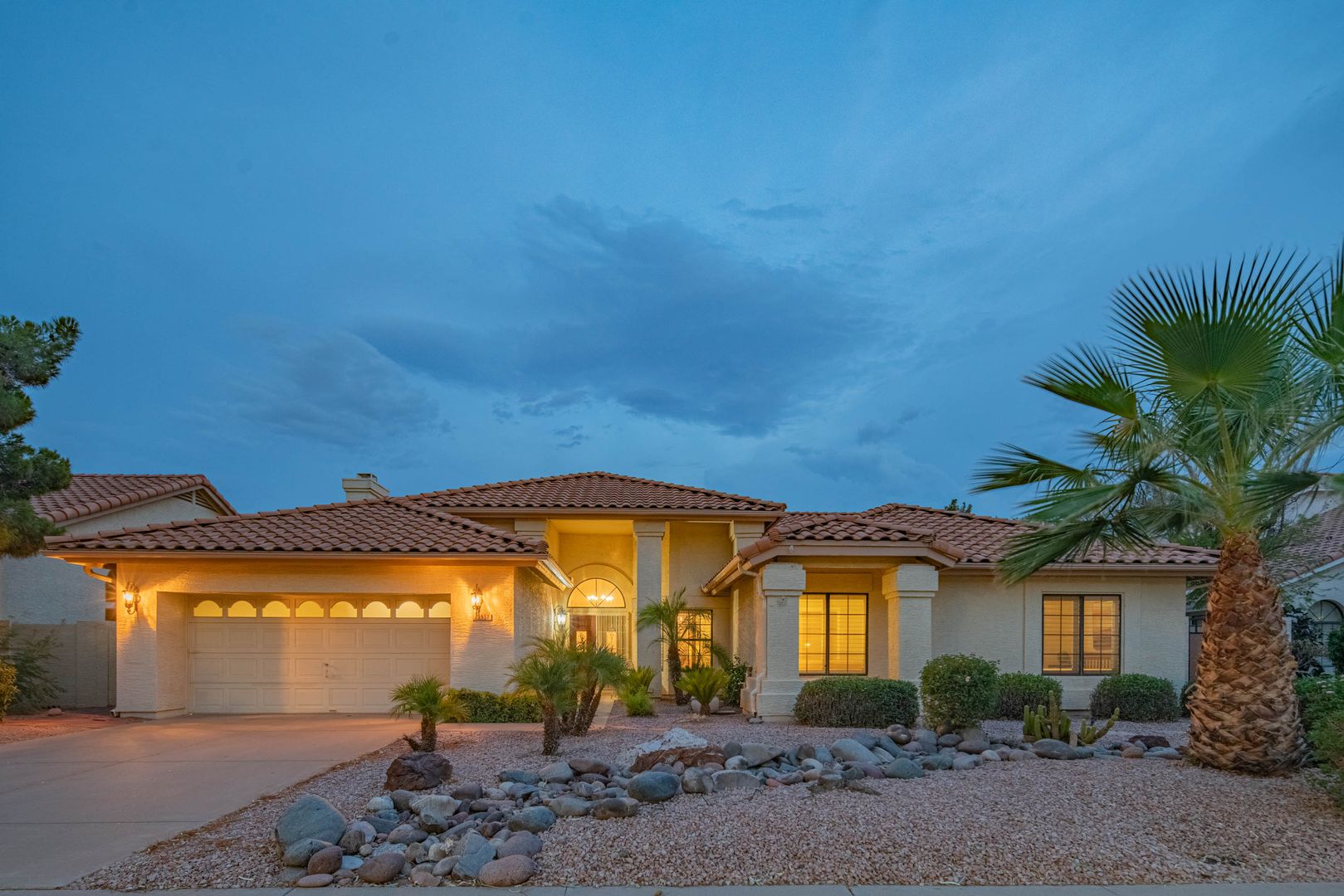 4 bed 2.5 bath single level with pool in south tempe