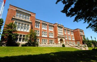 Theresa Park Lofts - Historic School one Block from SLU Medical Campus