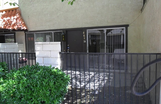 This Townhouse is located minutes from the freeway!