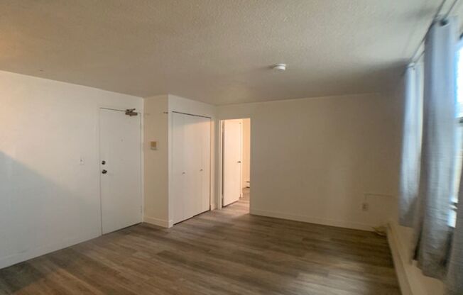 2 beds, 1 bath, $1,350, Unit Unit 2