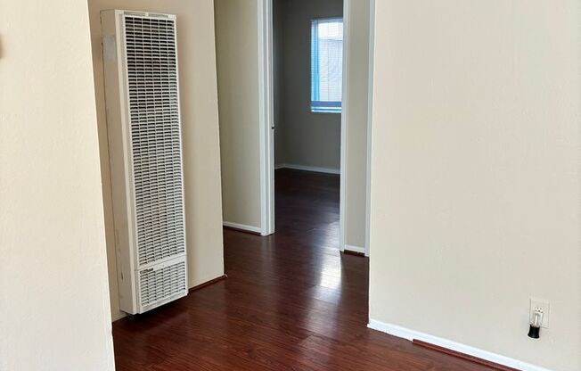 HALF OFF 1ST MONTH'S RENT! Cozy 2 Bed 1 Bath Unit in Castro Valley!