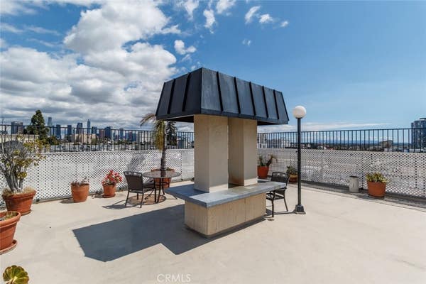 421 S La Fayette Park Pl